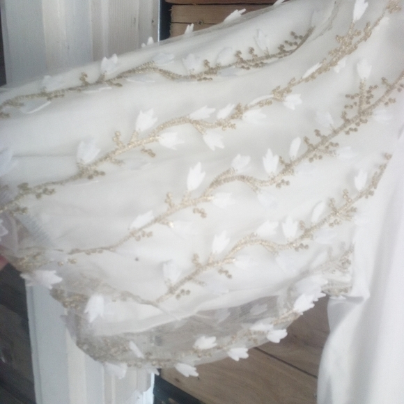 NEW W/TAG TOP white PUFFY GOLD FLORAL SLVE SOPHISTICATED, CLEAN, ROYALTY, 80'S - Picture 6 of 7